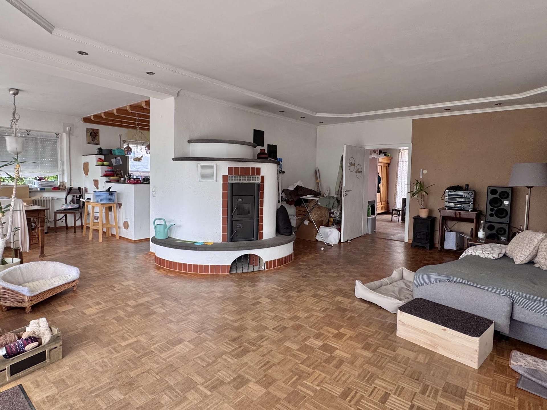 PROVISIONSFREI: Bungalow, Doppelgarage, Nebengeb&auml;ude, herrlicher Fernblick